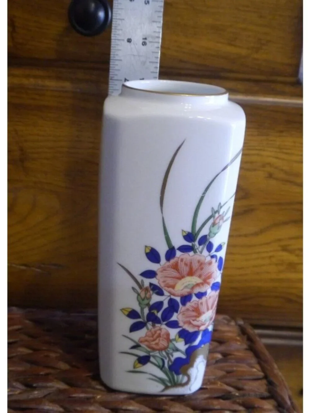 Fukagawa Vase. Imperial Household. Porcelain Arita Japan Vintage Poppies? Roses?
